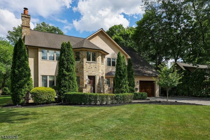 Property Photo:  2 Estelle Pl  NJ 07016 