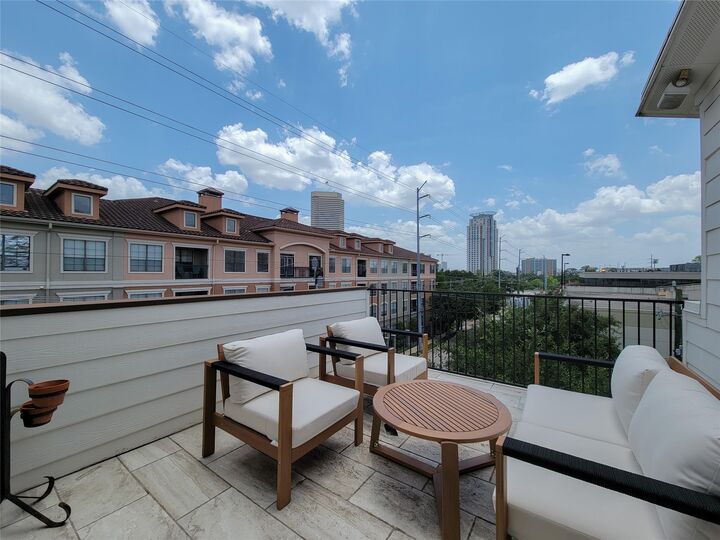 Property Photo: 403 Jackson Hill Street TX 77007