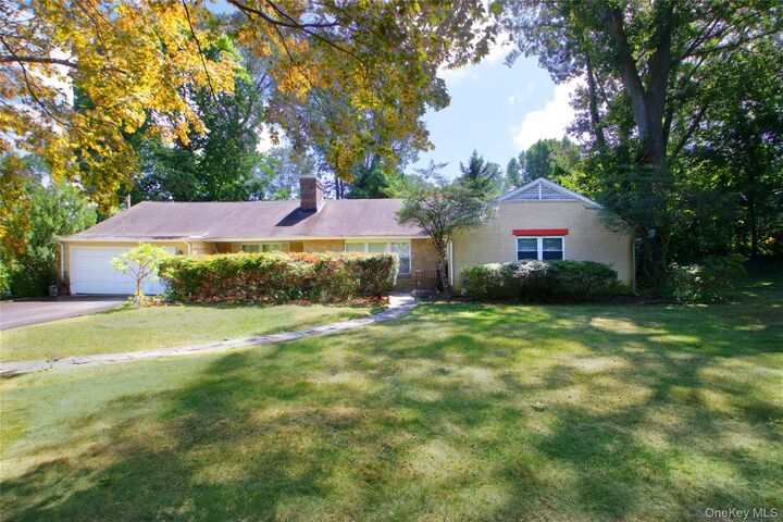 Property Photo:  82 The Serpentine  NY 11576 
