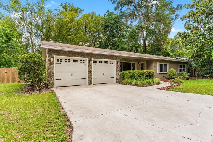 Property Photo: 3224 NW 31st Avenue FL 32605