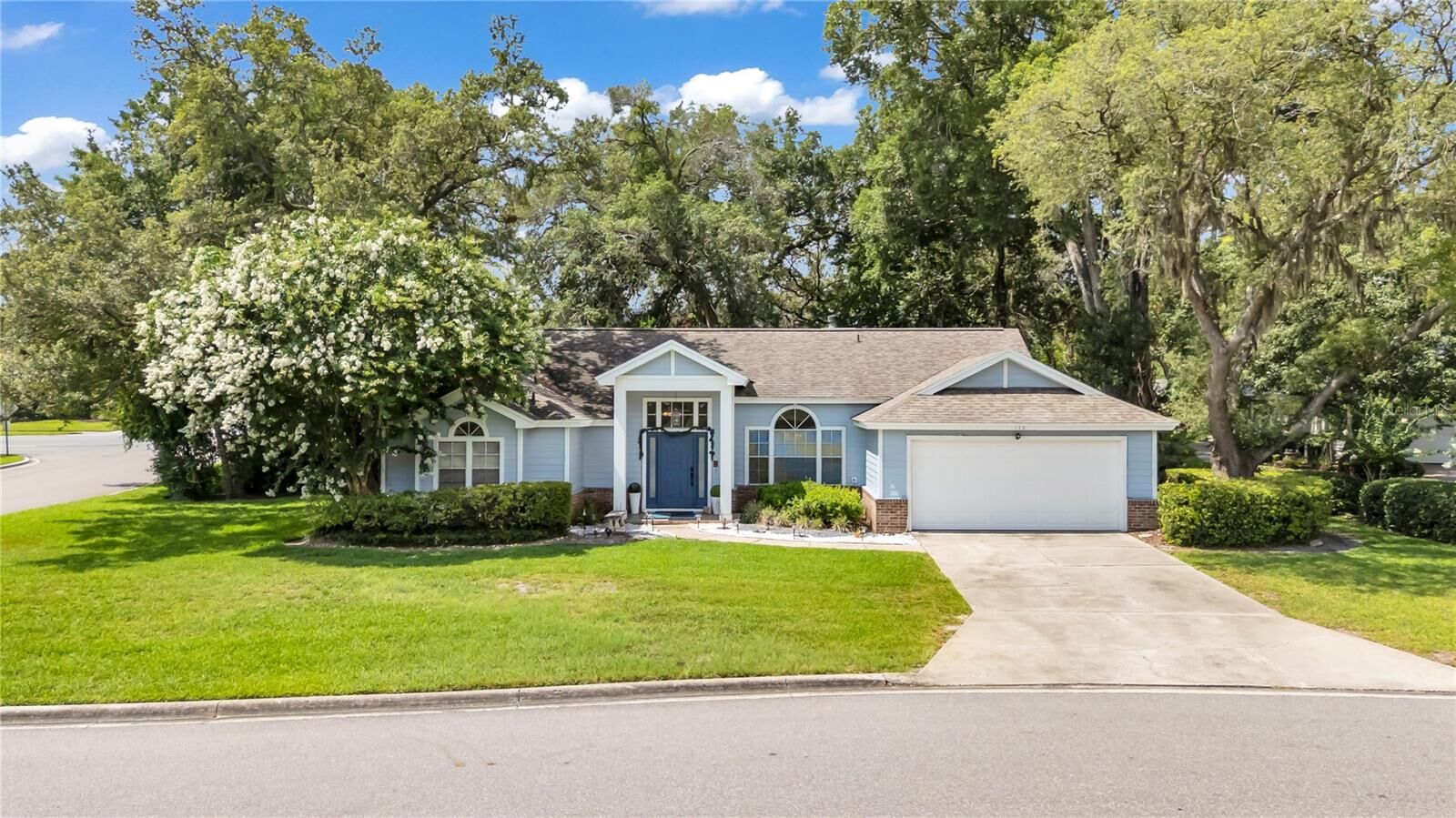 Property Photo: 170 Oak View Circle FL 32746