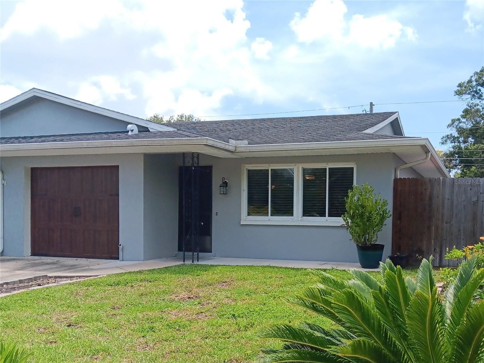 Property Photo:  1302 Amble Lane  FL 33755 