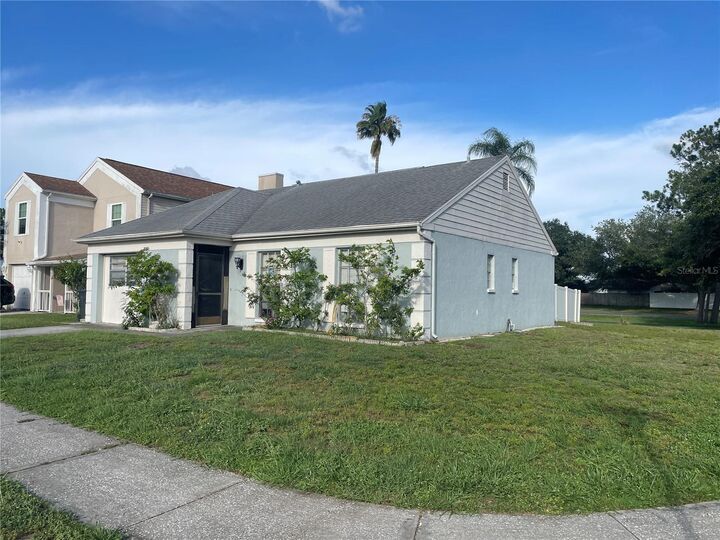 Property Photo:  11001 Sunswept Place  FL 33624 