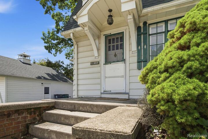 Property Photo: 1214 McLean Avenue MI 48067 3492