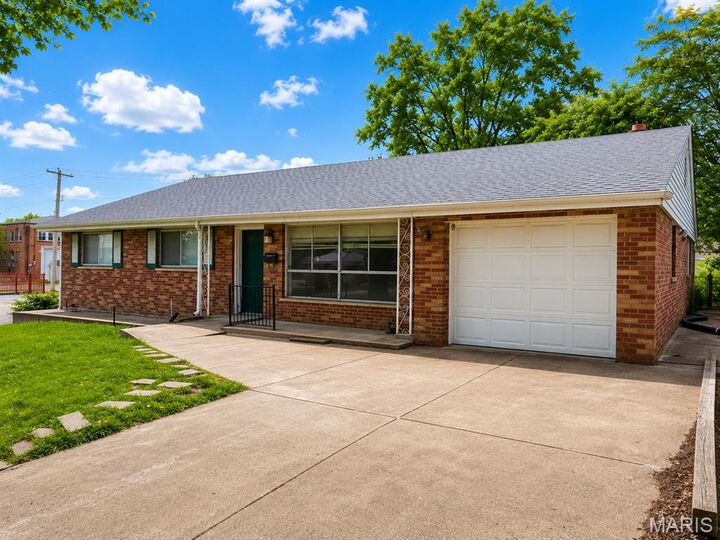 Property Photo: 1003 Chartres Avenue MO 63132