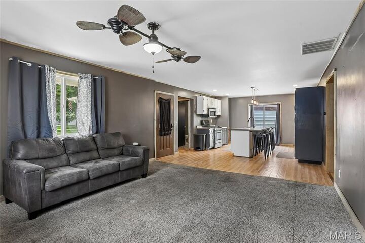 Property Photo:  706 N Locust Street  IL 62056 