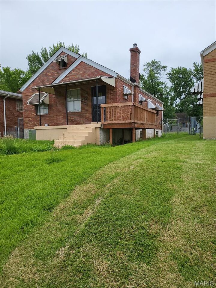 Property Photo: 5806 Woodland Avenue MO 63120