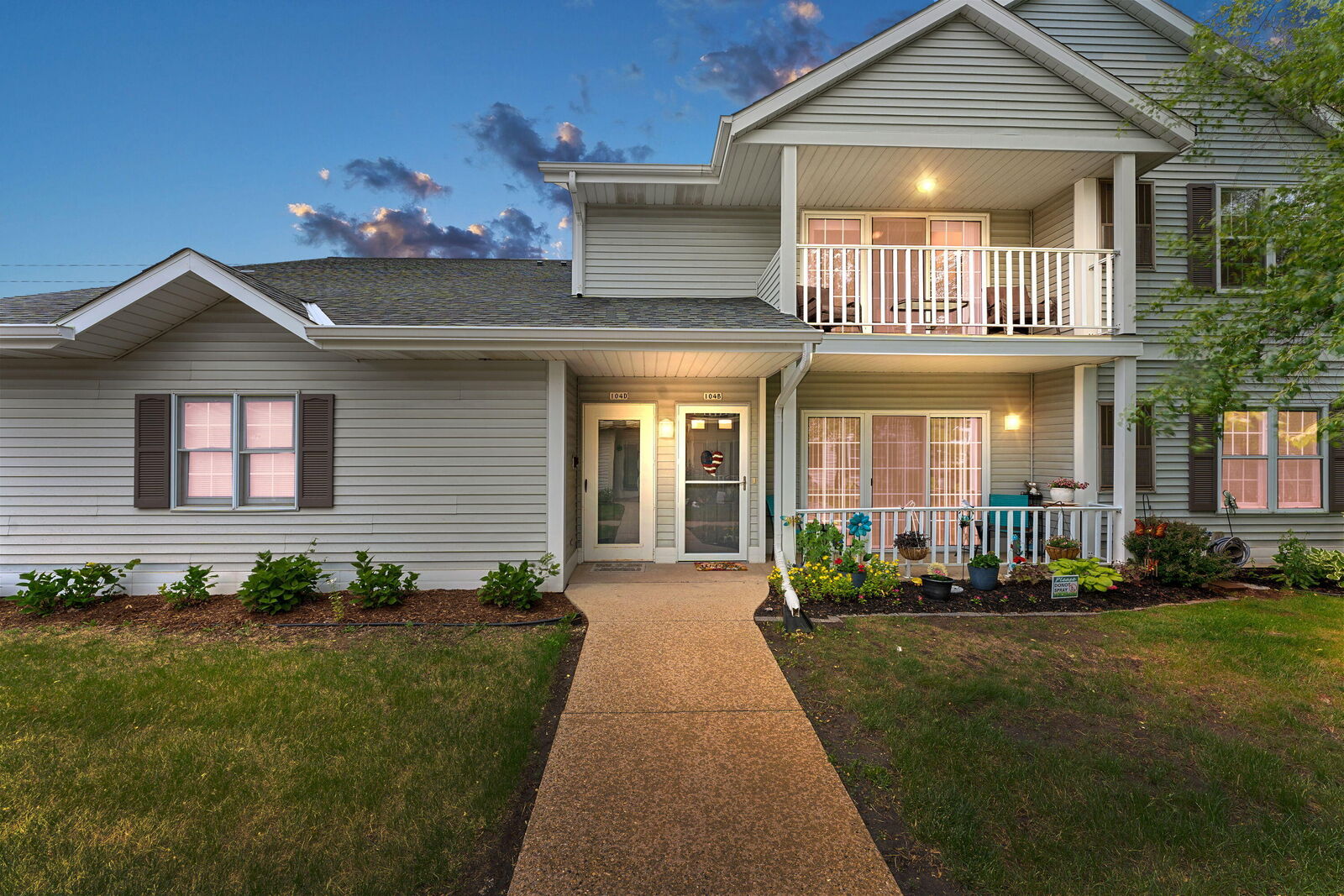Property Photo:  104 Bur Oak Ln  WI 53024 