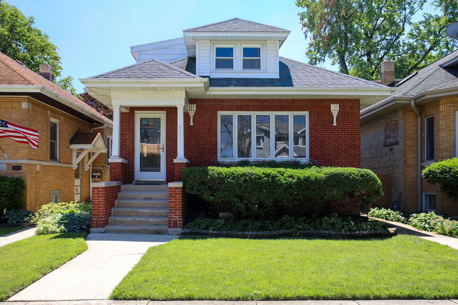 Property Photo:  6705 N Olympia Avenue  IL 60631 