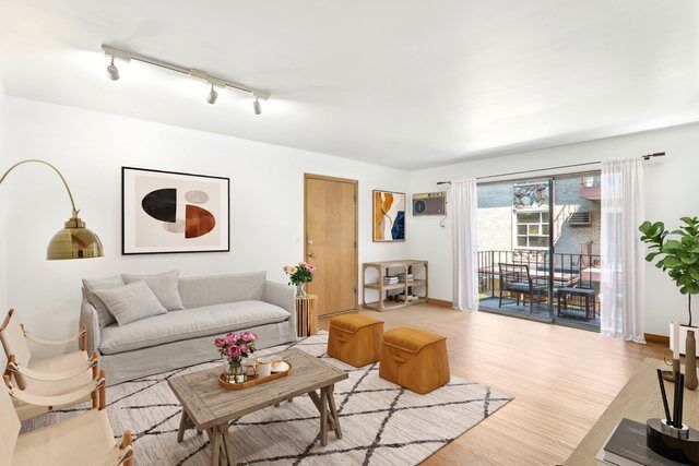 Property Photo: 4235 N Kedvale Avenue 2B IL 60641