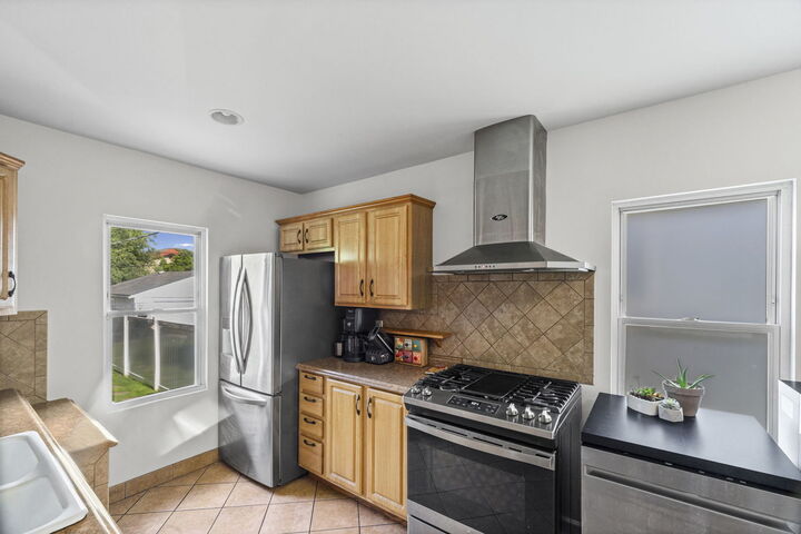 Property Photo: 3239 N Osceola Avenue IL 60634