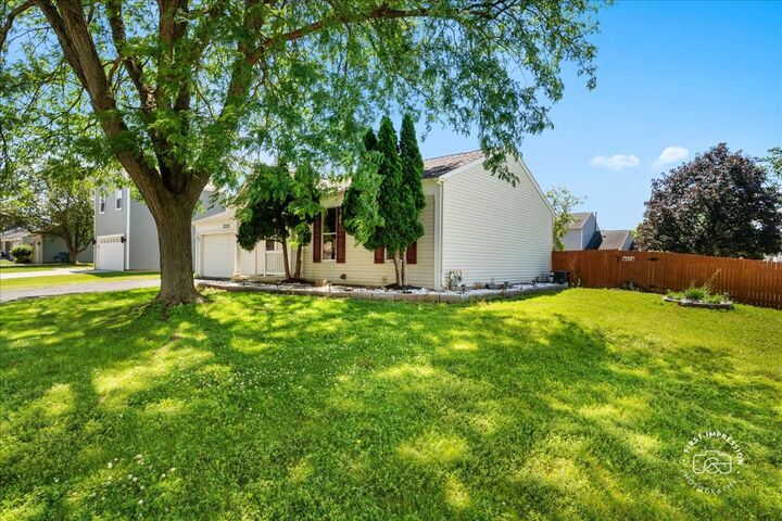Property Photo:  2225 Highfield Lane  IL 60504 