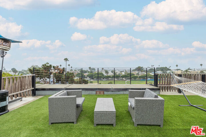 Property Photo:  2460 Beverley Avenue  CA 90405 