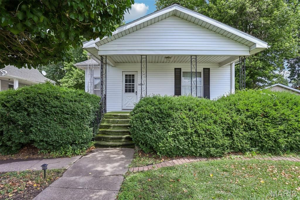 Property Photo:  602 N Harrison Street  IL 62056 