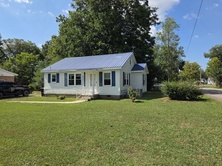 Property Photo:  200 Helen St  TN 37388 