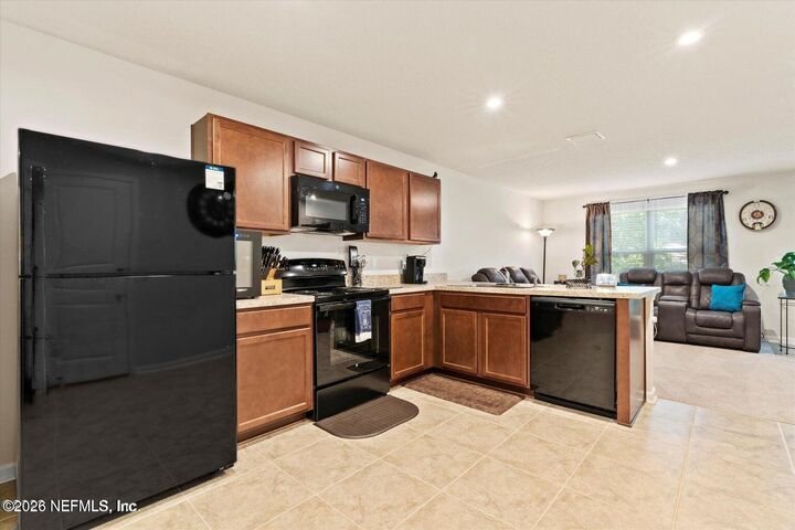 Property Photo: 5893 Creekside Crossing Drive FL 32210