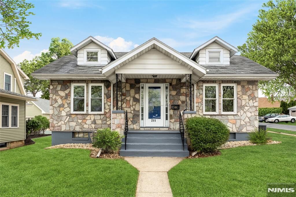 Property Photo:  211 Pennsylvania Avenue  NJ 08865 