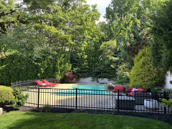 Property Photo:  9 Tennyson Drive  NH 03104 