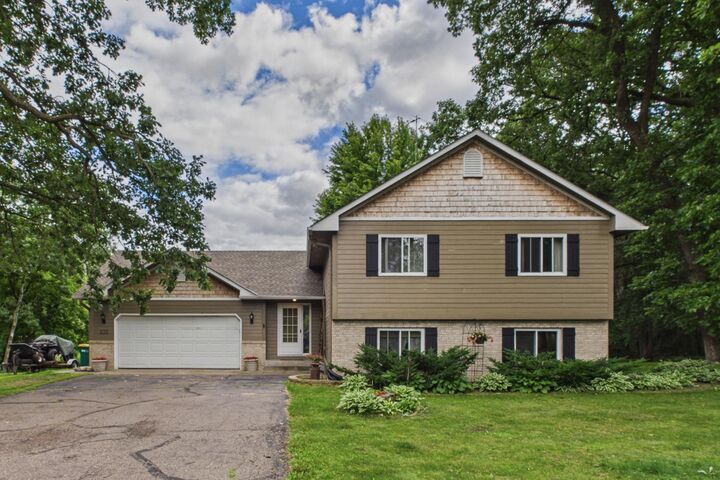 Property Photo:  235 Englewood Road  MN 55320 
