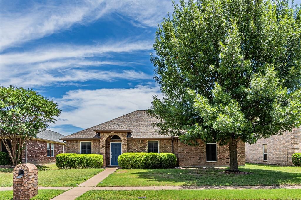 Property Photo:  108 Oak Hollow Lane  TX 75154 