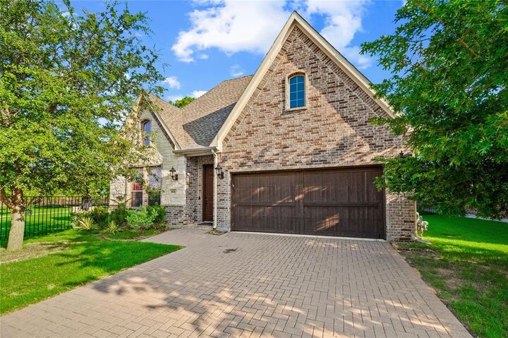 Property Photo:  816 Brookstone Court  TX 76248 
