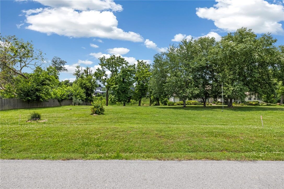 Property Photo:  L7 Phillips Sub NW D Street  AR 72712 