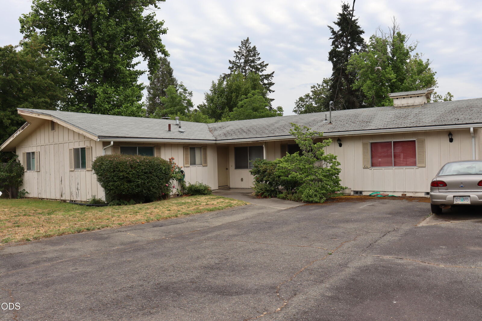Property Photo: 711 SW Rogue River Avenue OR 97526