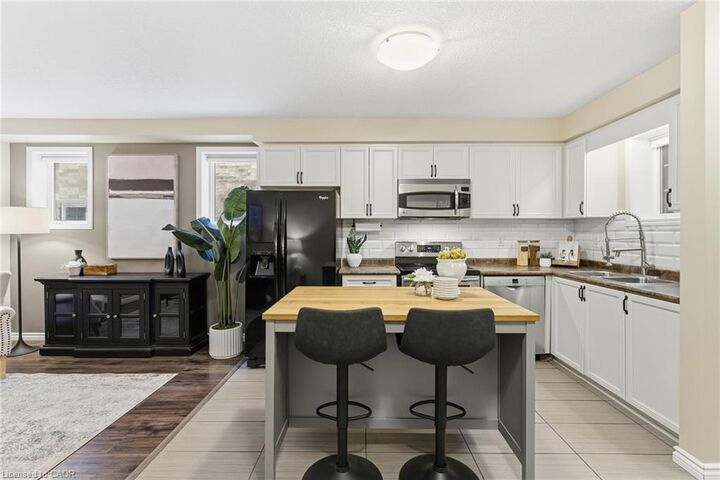 Property Photo:  931 Glasgow Street 14D  ON N2N 0B6 