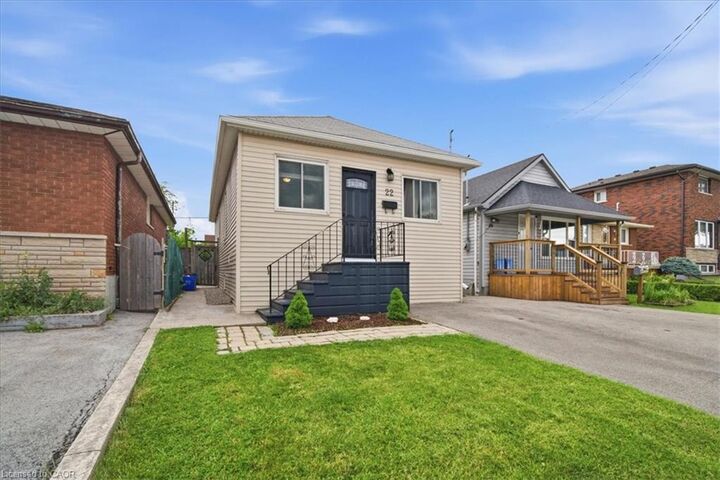 Property Photo:  22 Delena Avenue N  ON L8H 6B4 