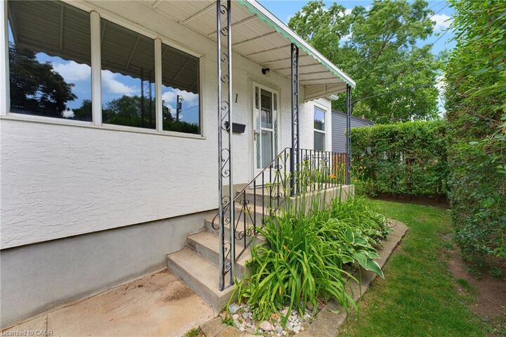 Property Photo:  1 Byron Place  ON L2R 1M1 