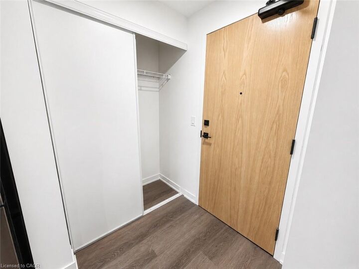Property Photo:  33 Erie Avenue 1015  ON N3S 0K7 