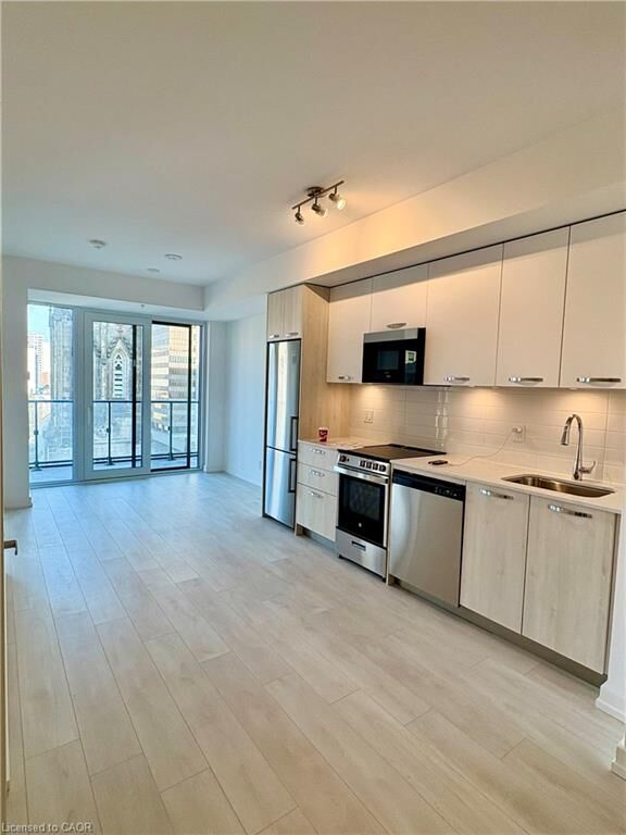 Property Photo:  75 James Street S 727  ON L8P 2Y9 