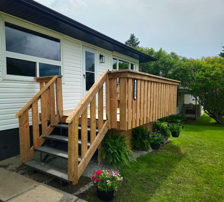 Property Photo:  2133 21 Avenue  AB T0M 0K0 
