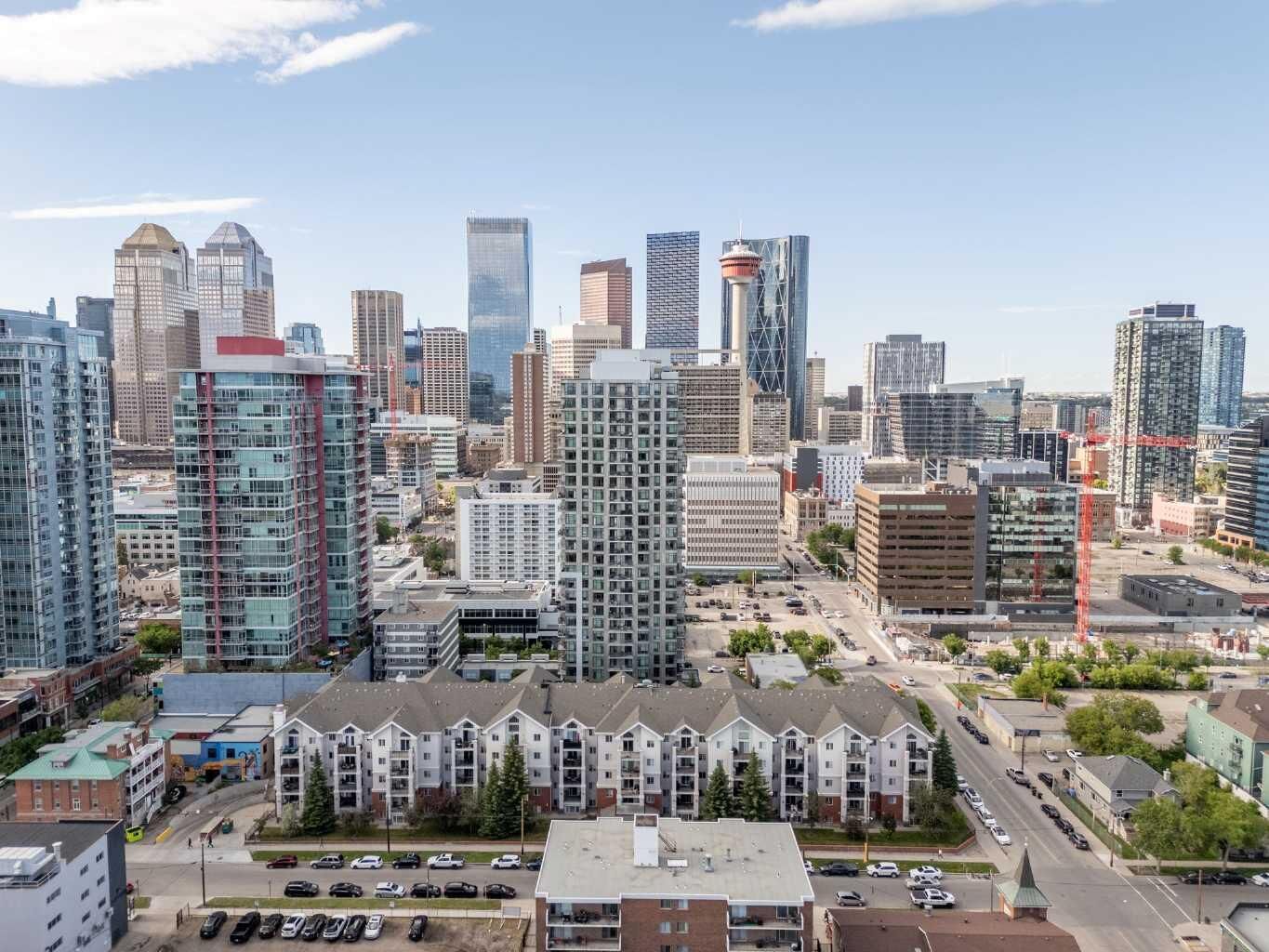 Property Photo: 126 14 Avenue SW 121 AB T2R 0L9