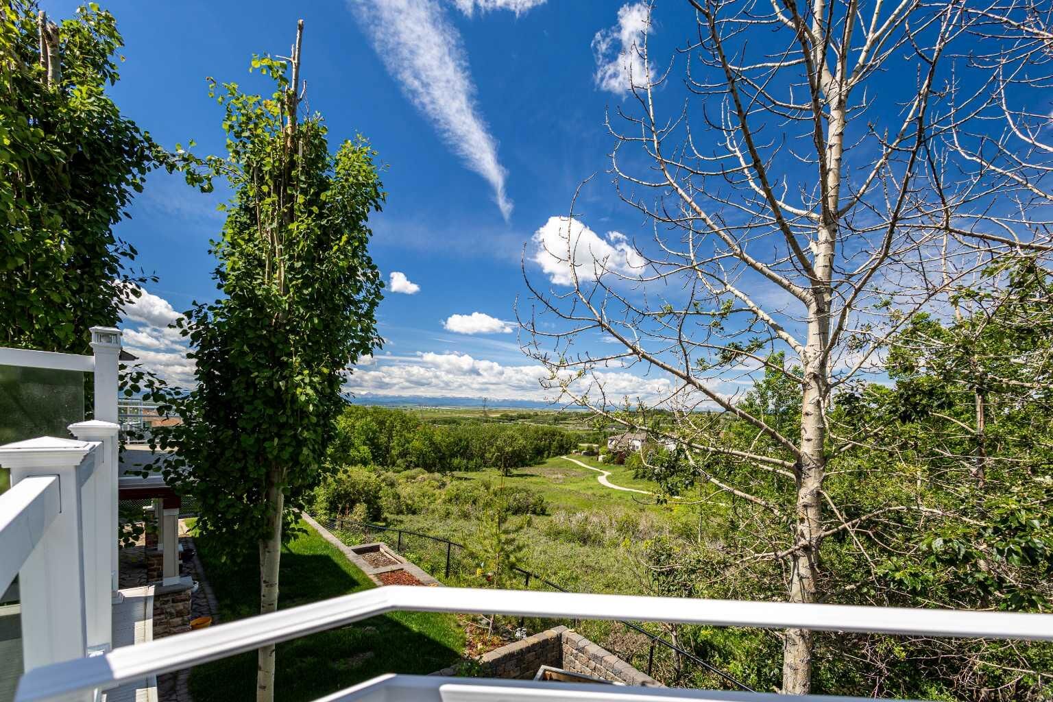 Property Photo: 76 Rockywood Park NW AB T3G 5S2