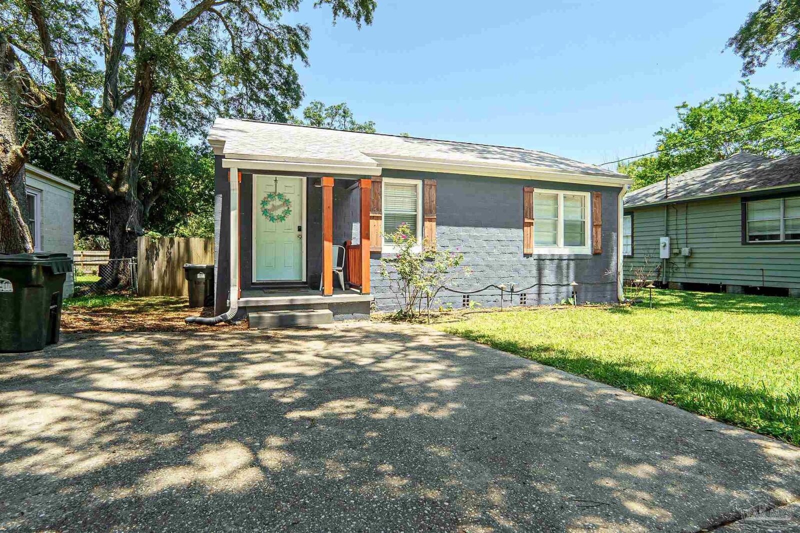 Property Photo: 530 S 1st St FL 32507
