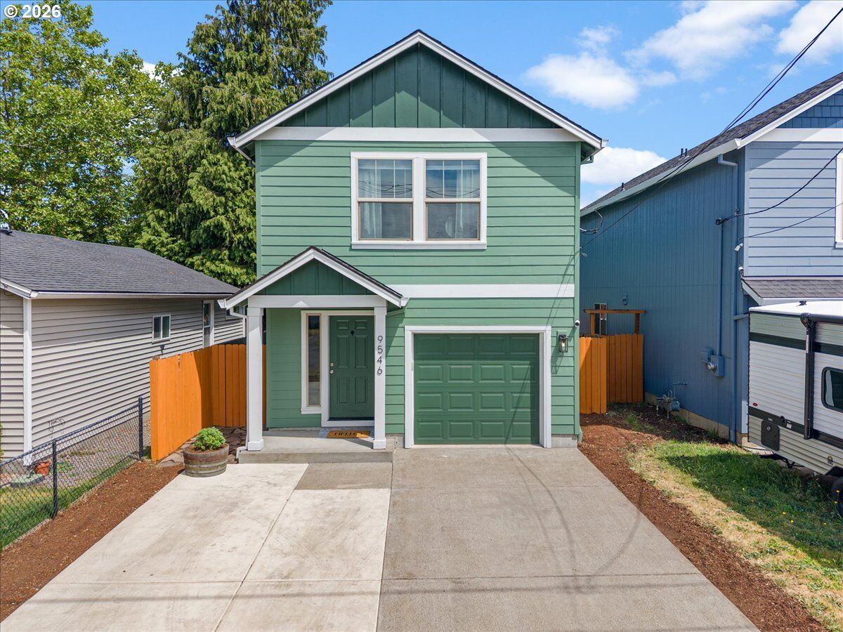 Property Photo:  9546 SE 76th Ave  OR 97222 