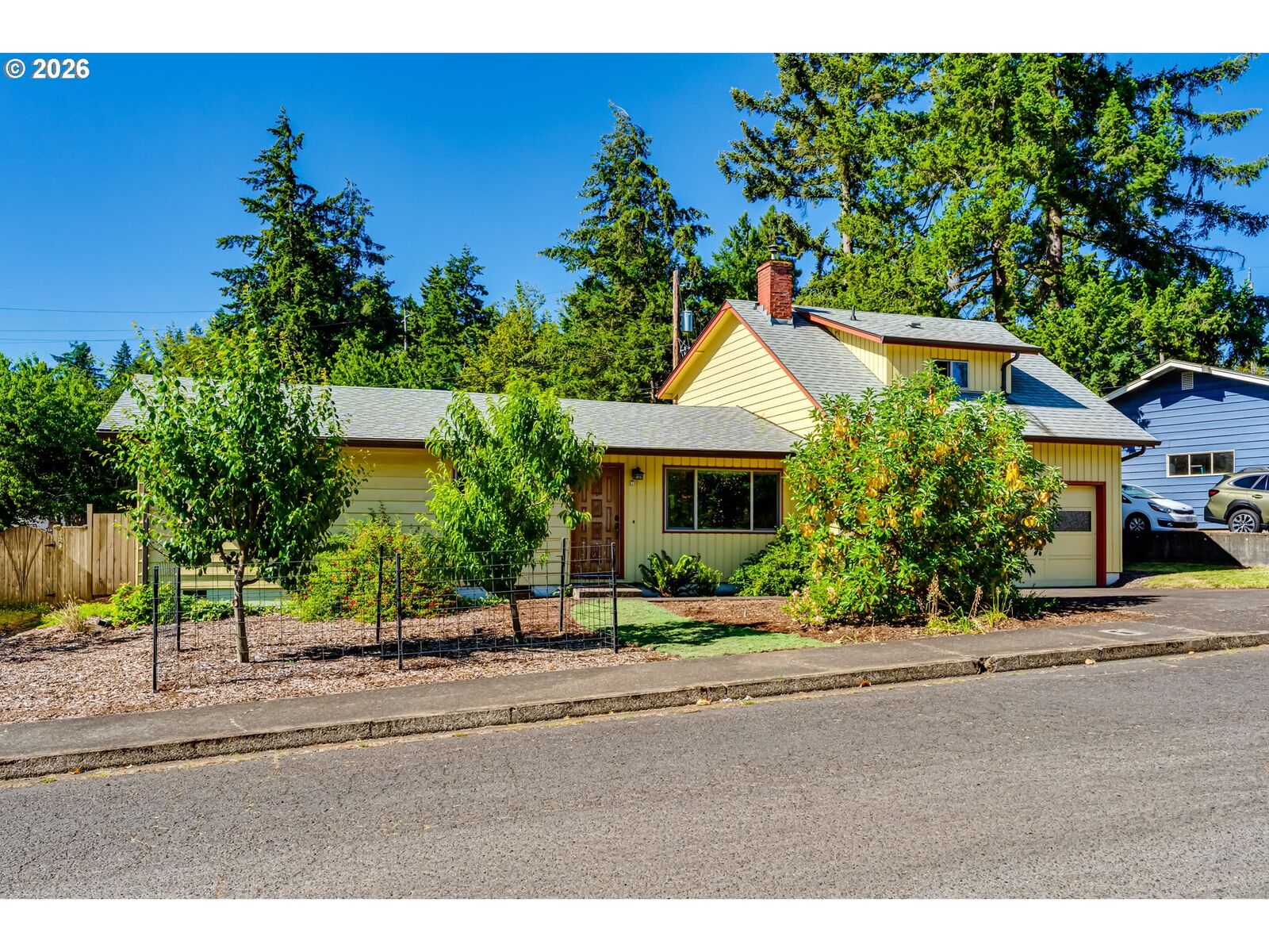 Property Photo: 450 W 28th Ave OR 97405