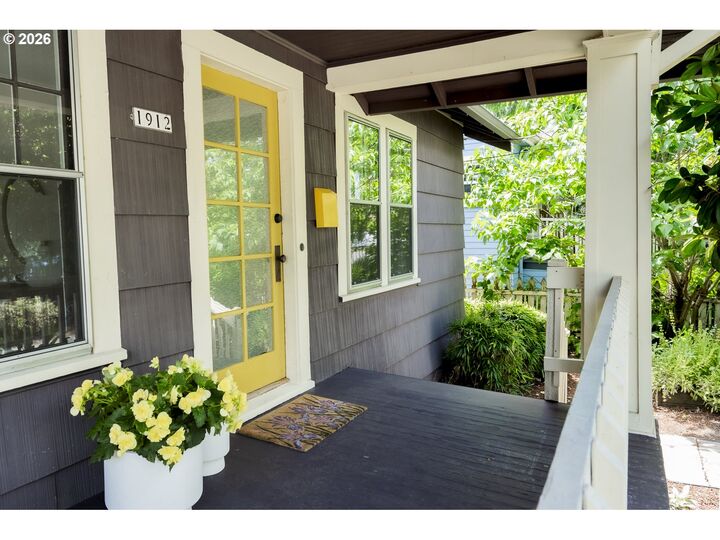 Property Photo: 1912 SE Pine St OR 97214