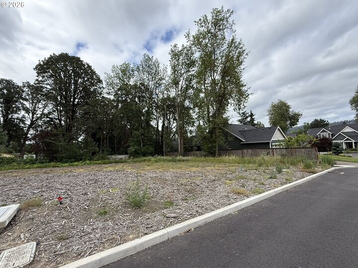 Property Photo: 3117 SE Merlot Rd OR 97267
