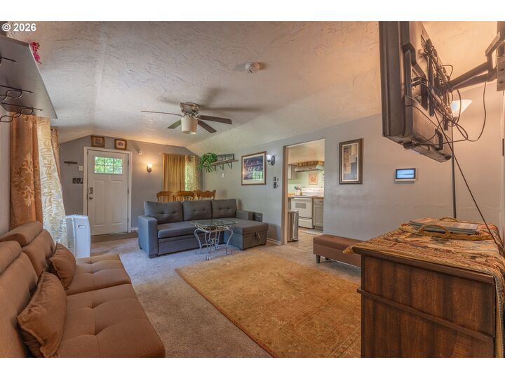 Property Photo:  2700 Underhill Ln  OR 97068 