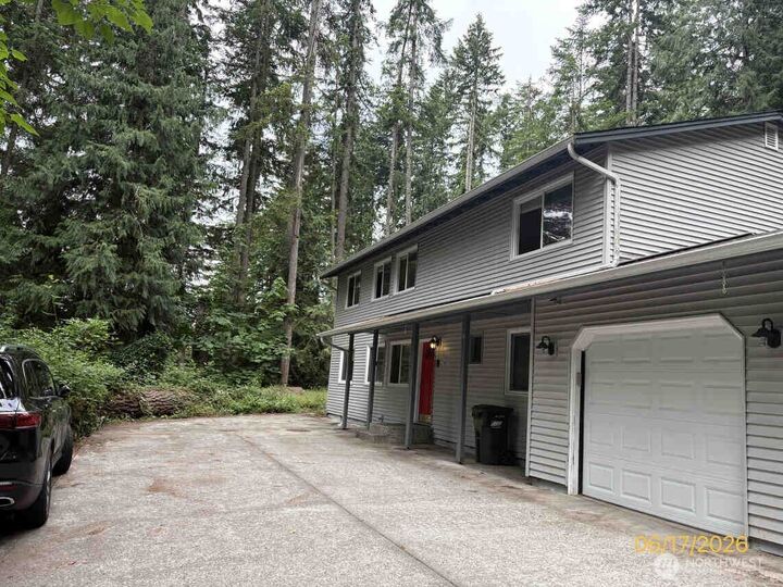 Property Photo: 24404 SE Mirrormont Boulevard WA 98027