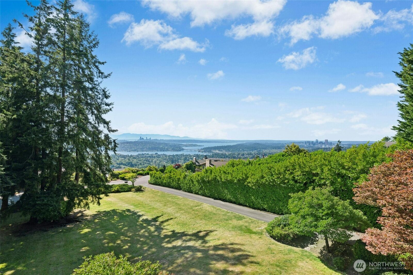 Property Photo:  4736  Somerset Avenue SE  WA 98006 