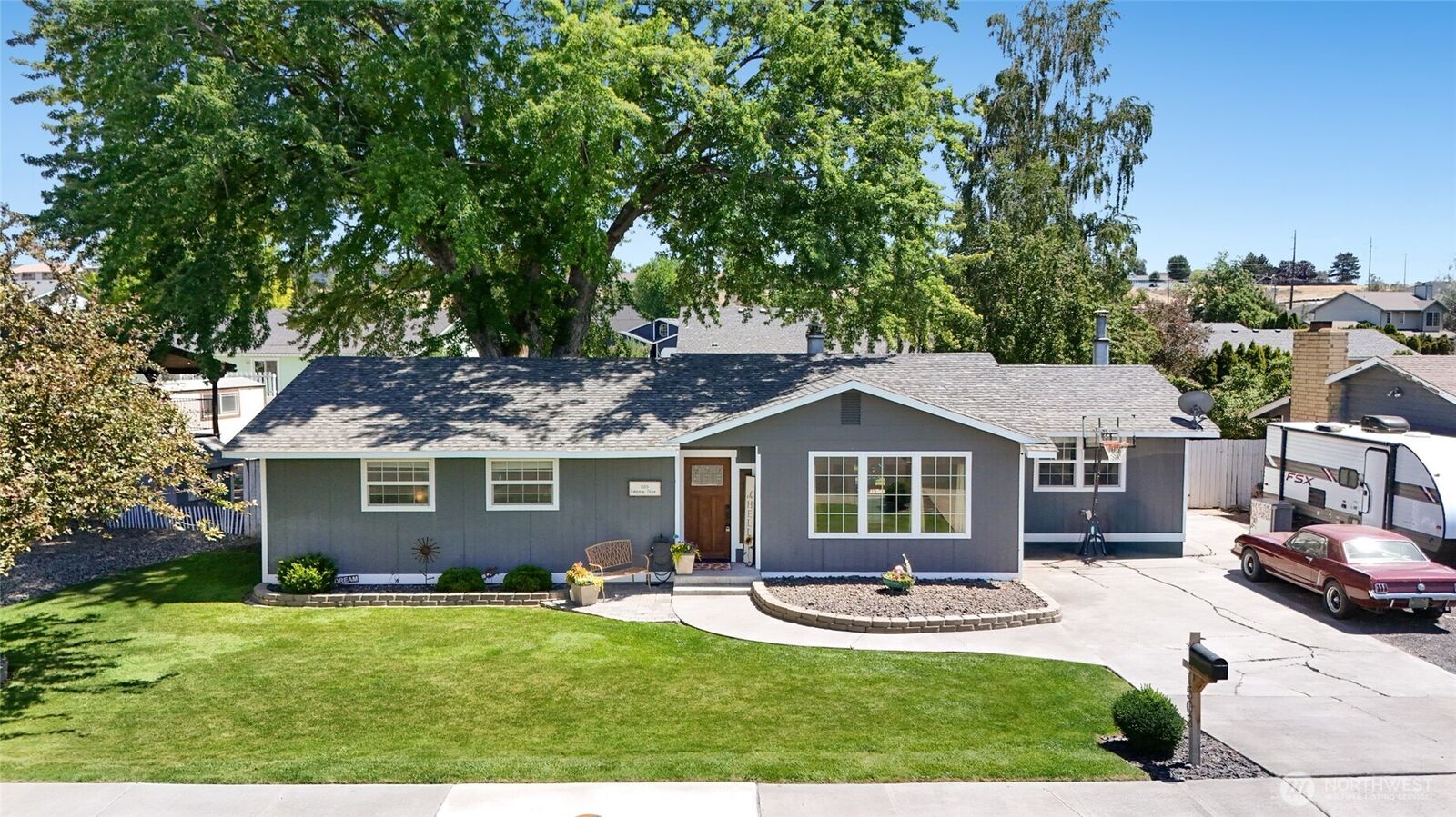 Property Photo: 1503 S Lakeway Drive WA 98837