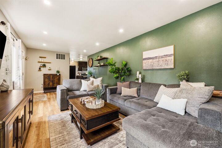 Property Photo:  411  23rd Avenue  WA 98354 