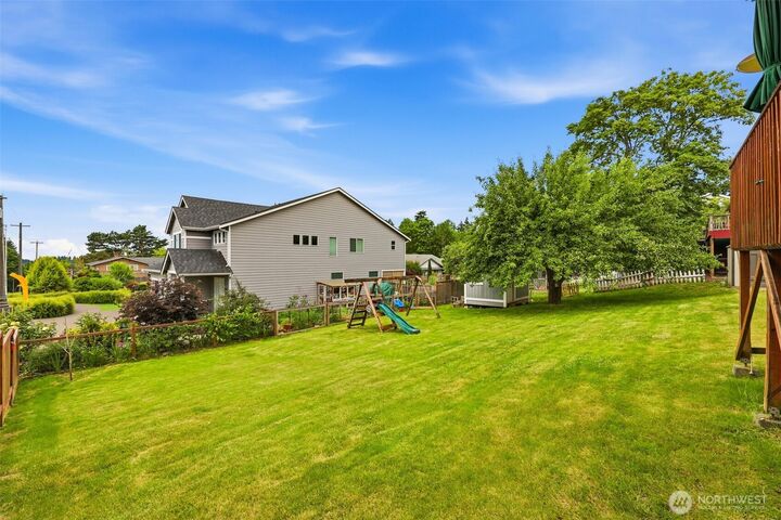 Property Photo:  411  23rd Avenue  WA 98354 