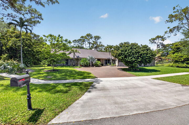 Property Photo: 7332 Estrella Court FL 33433
