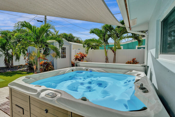Property Photo:  604 NE 25th Avenue  FL 33062 