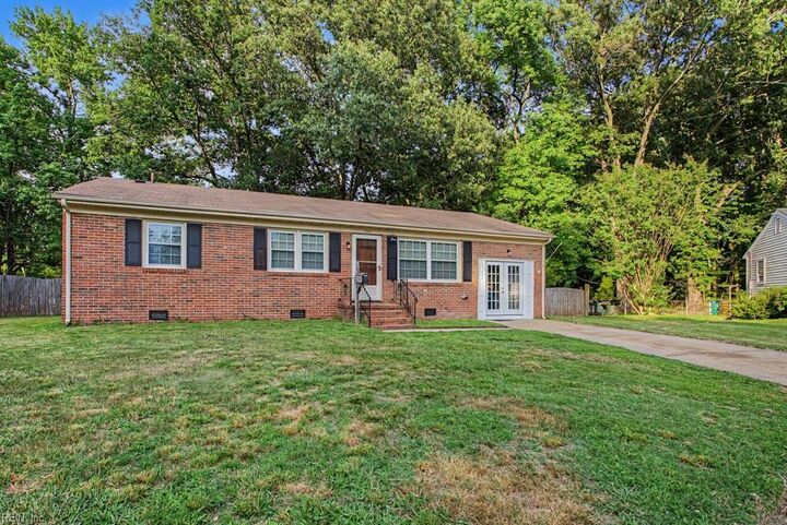Property Photo:  5000 Hillsboro Ct  VA 23605 
