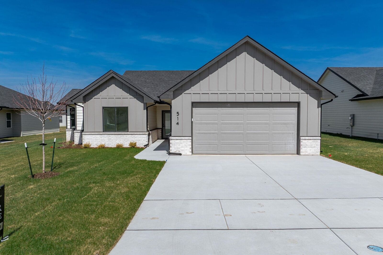 Property Photo:  514 E Elmwood St  KS 67147-1124 